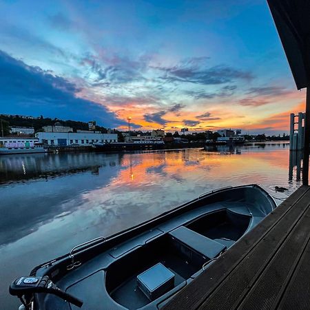 Houseboat Benjamin - Houseboats Benjamin & Franklin Hotel Praha Bagian luar foto