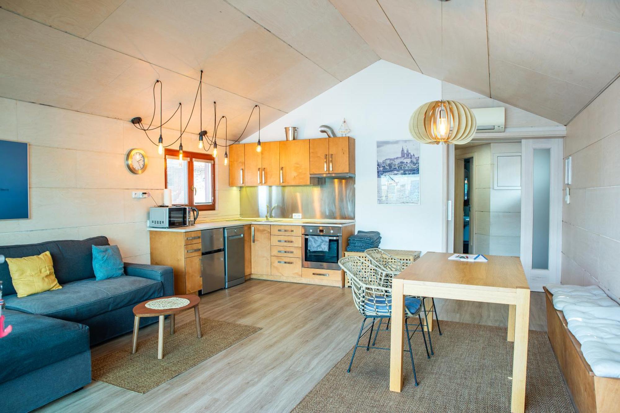 Houseboat Benjamin - Houseboats Benjamin & Franklin Hotel Praha Bagian luar foto