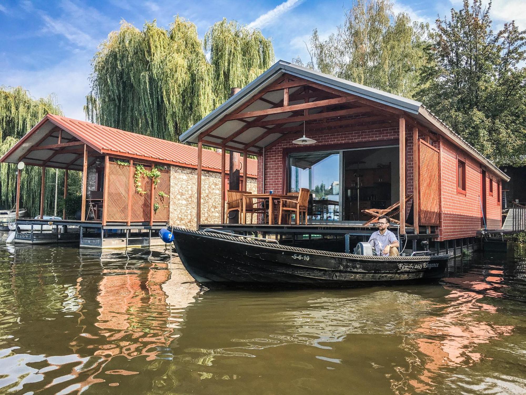 Houseboat Benjamin - Houseboats Benjamin & Franklin Hotel Praha Bagian luar foto